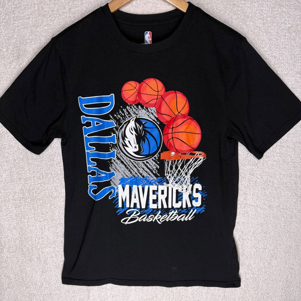 Dallas Mavericks NBA Mens Small Black Basketball Graphic T Shirt UNK Official